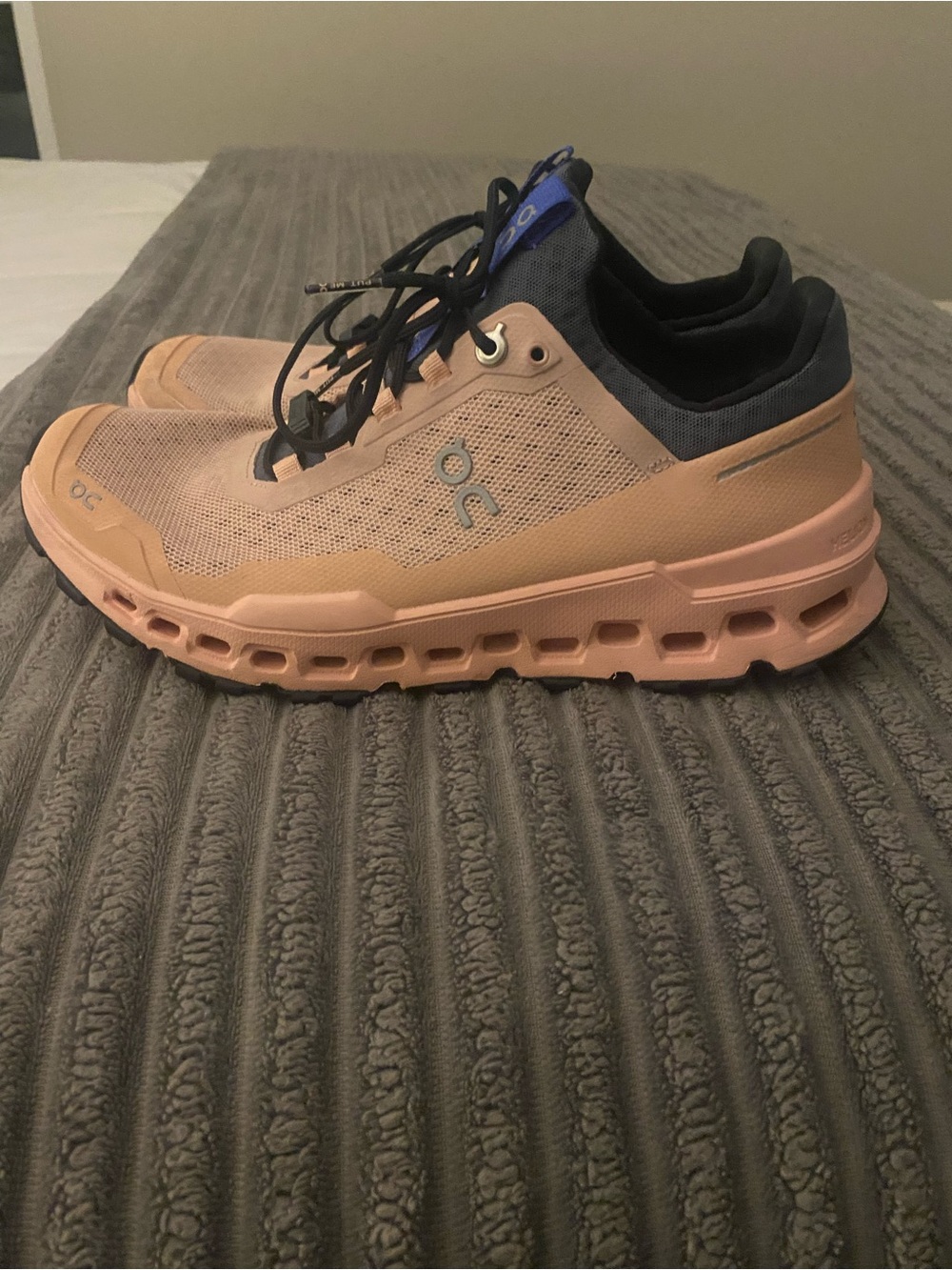 On Running Women’s Cloudswift Pink/Gray Athletic Shoes